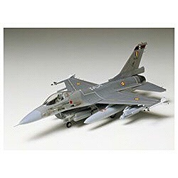 1 72 ジェネラルダイナミックス F-16 ファイティングファルコン